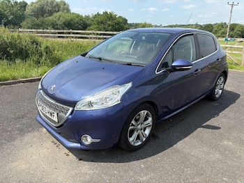 Used Peugeot 208 2013 for sale - 77067290: Photo