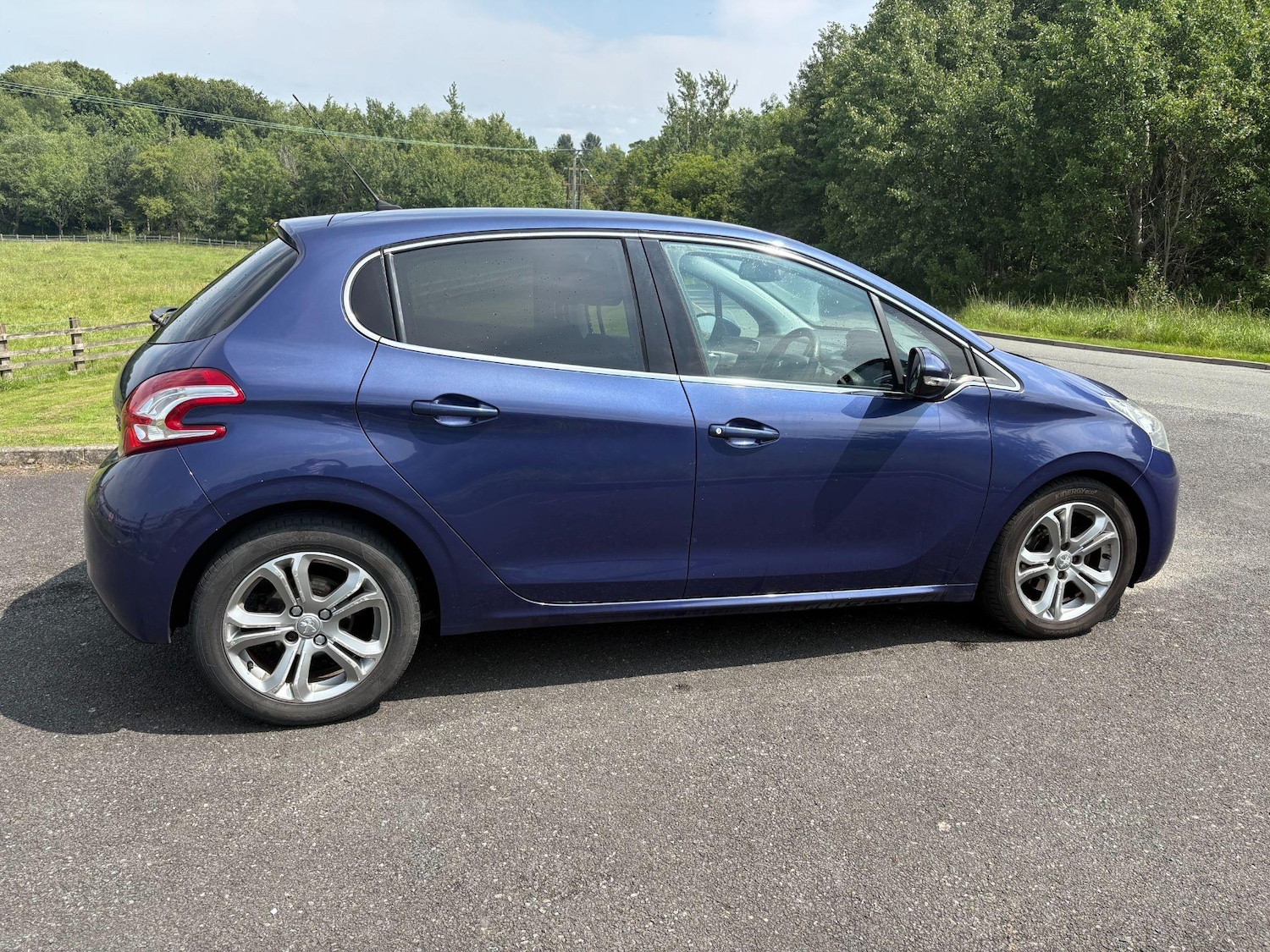Used Peugeot 208 2013 for sale - 77067290: Photo 8