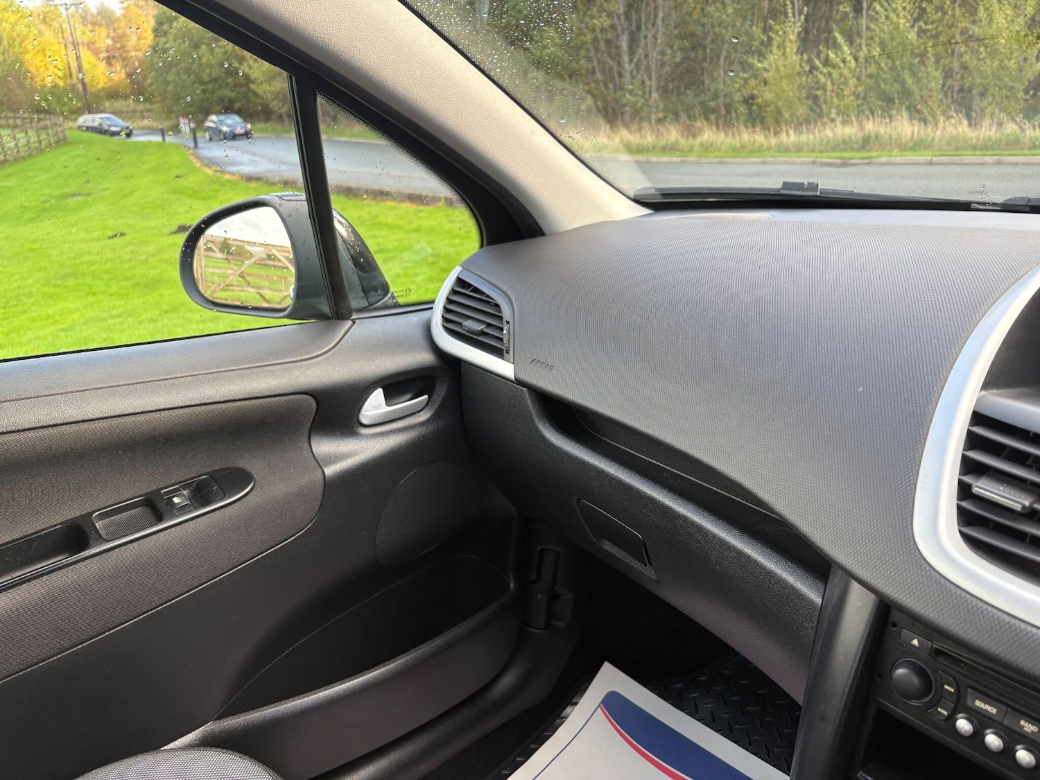 Used Peugeot 207 2010 for sale - 76976241: Photo 24