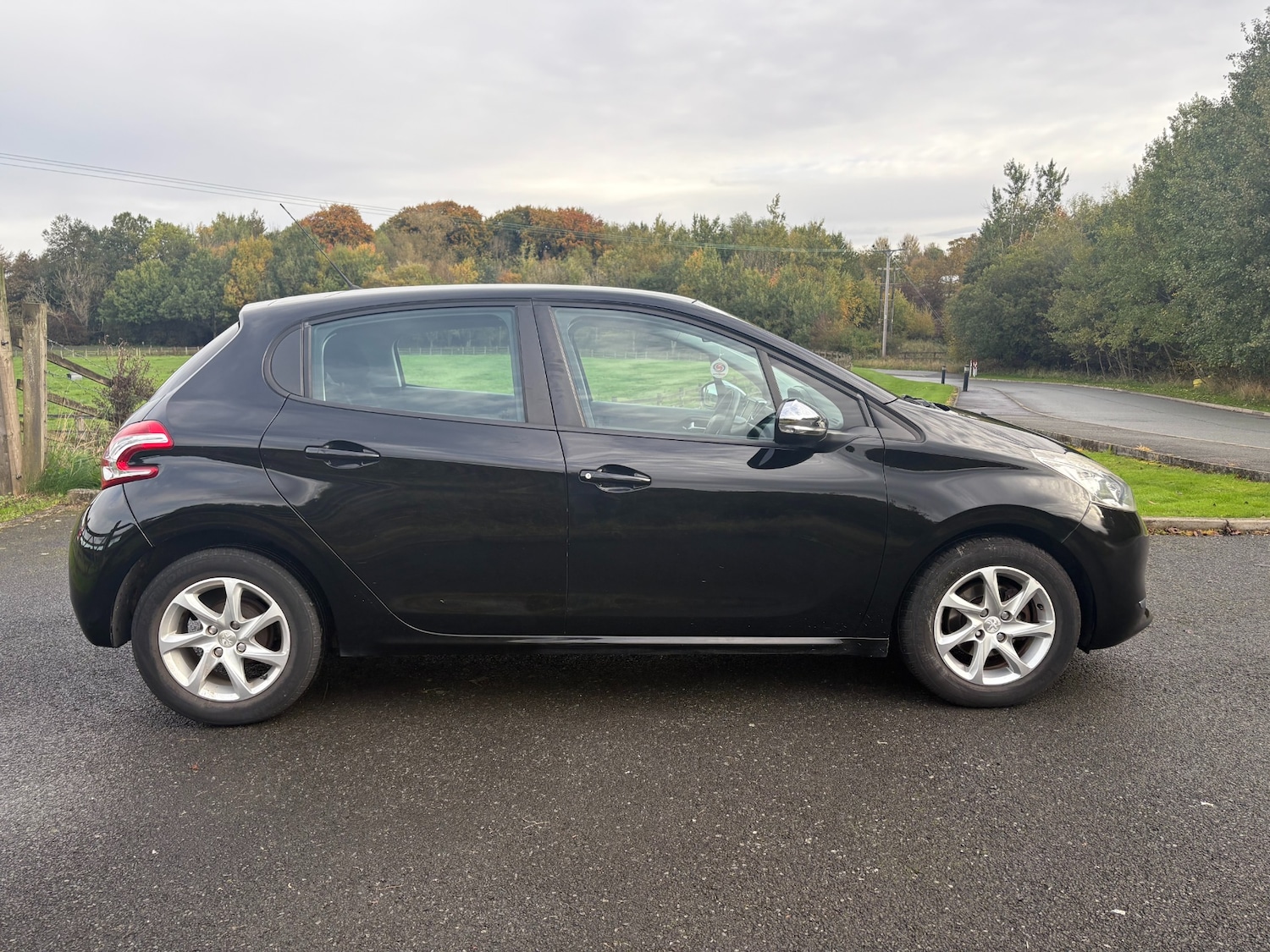 Used Peugeot 208 2014 for sale - 76352293: Photo 12
