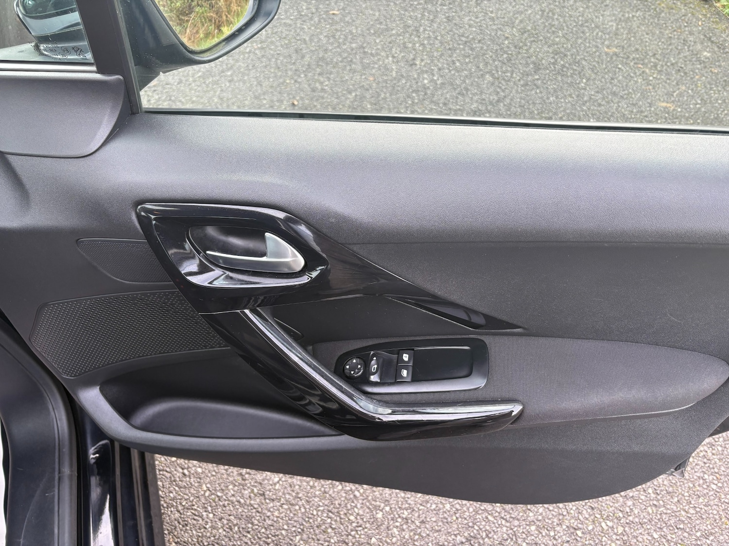 Used Peugeot 208 2014 for sale - 76352293: Photo 14