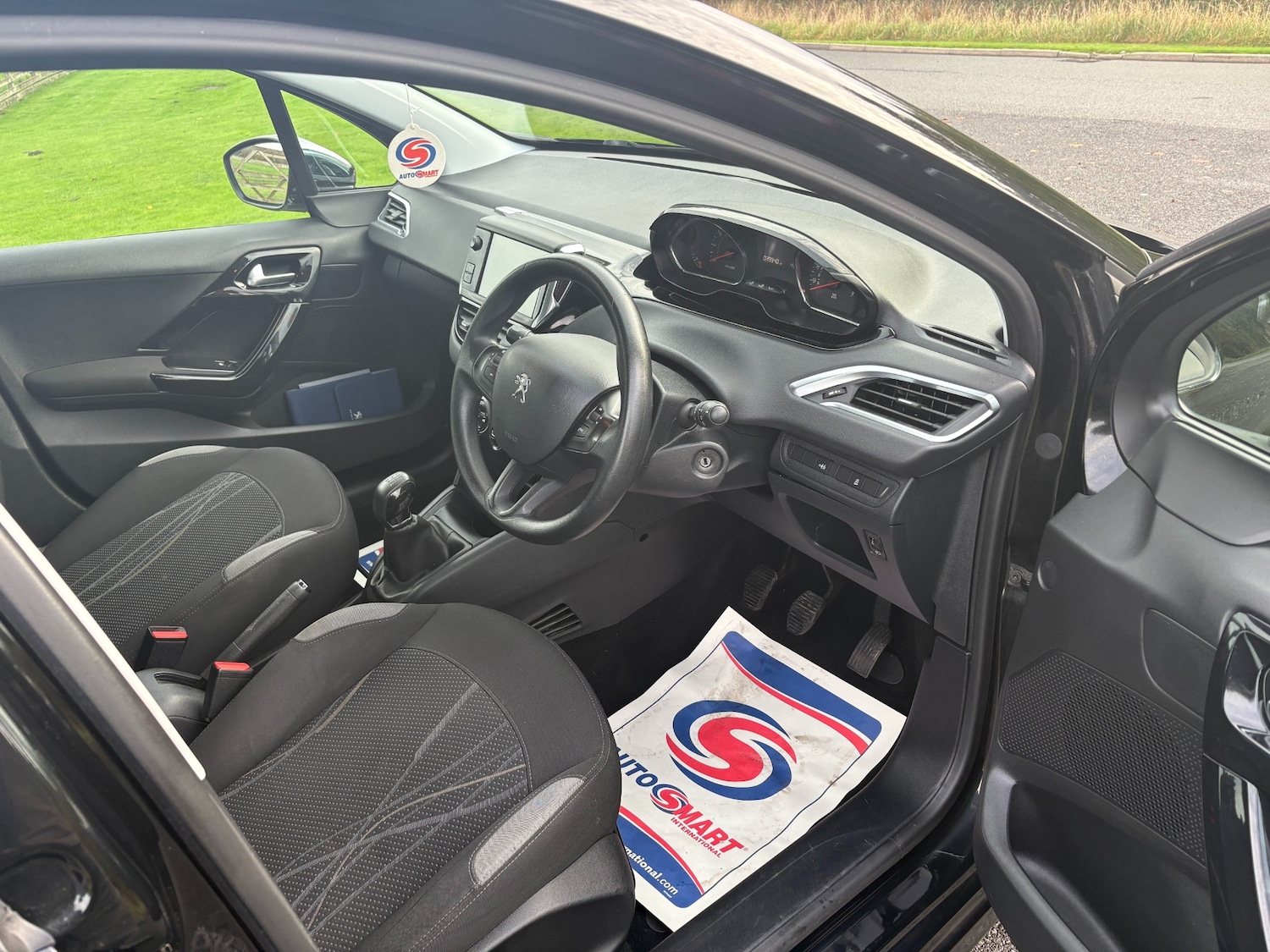 Used Peugeot 208 2014 for sale - 76352293: Photo 15