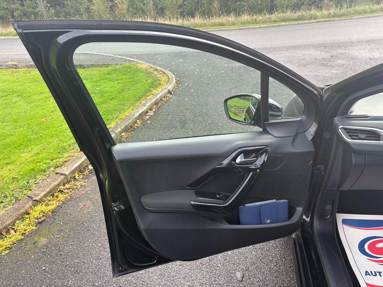 Used Peugeot 208 2014 for sale - 76352293: Photo 24