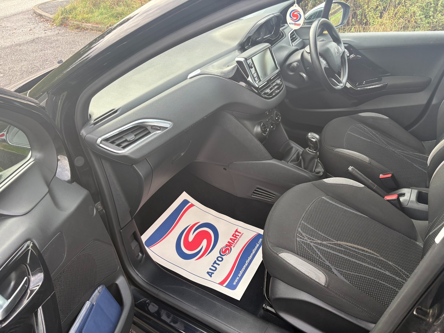 Used Peugeot 208 2014 for sale - 76352293: Photo 25