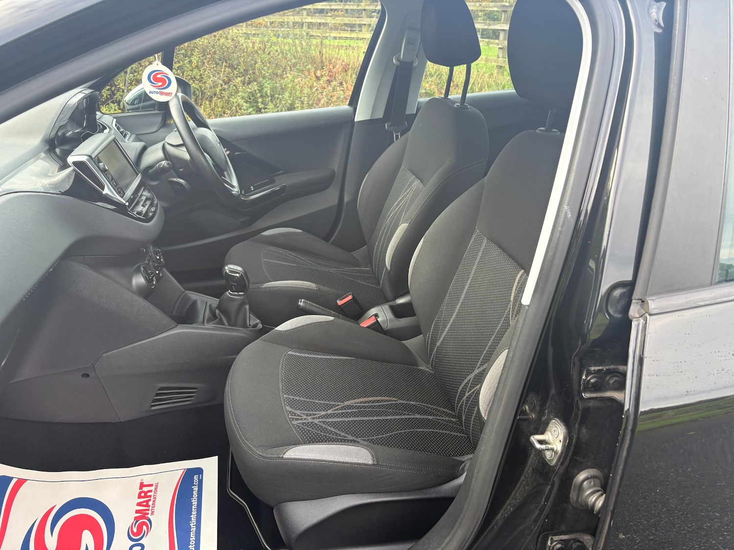 Used Peugeot 208 2014 for sale - 76352293: Photo 26