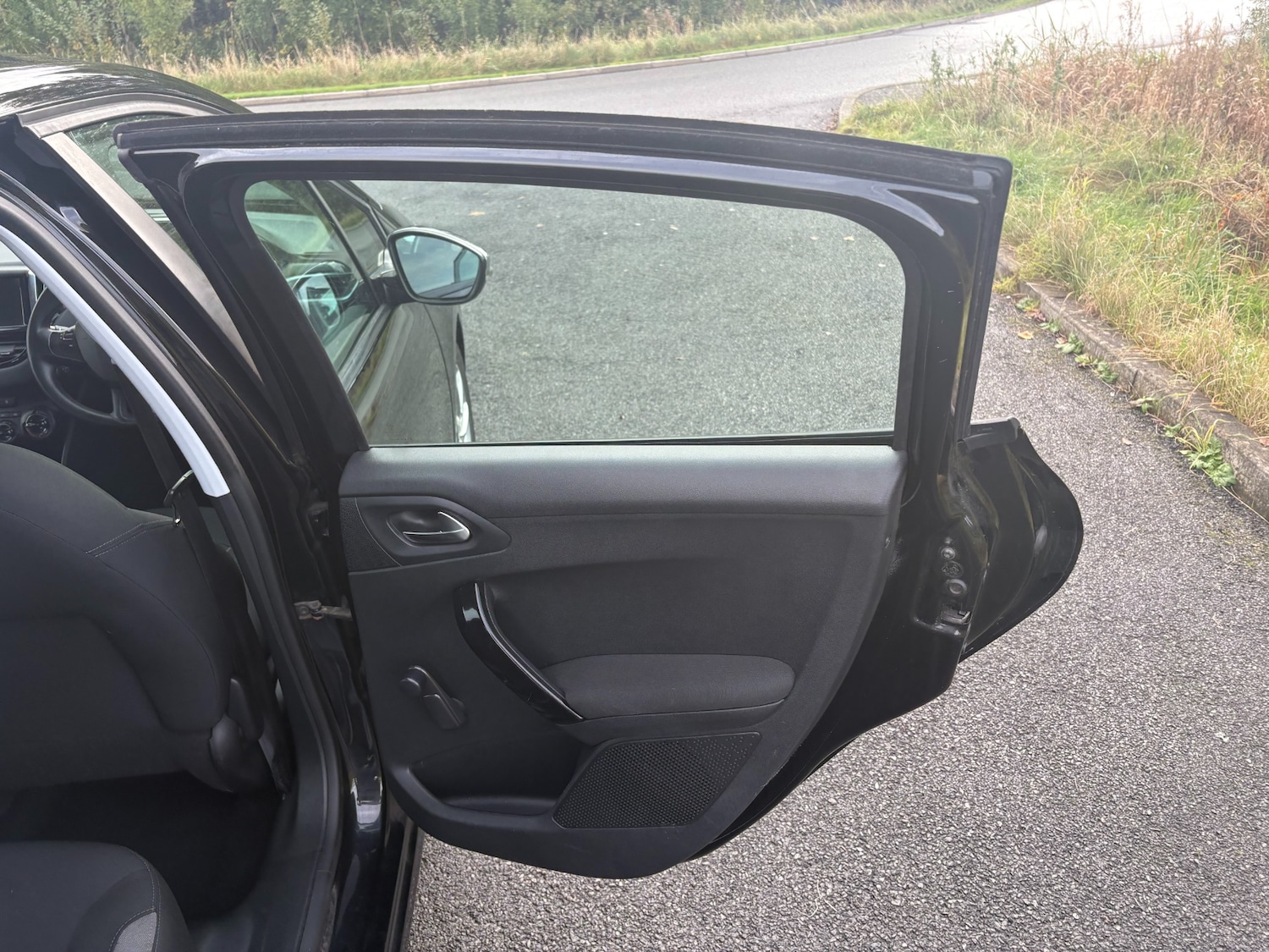 Used Peugeot 208 2014 for sale - 76352293: Photo 30