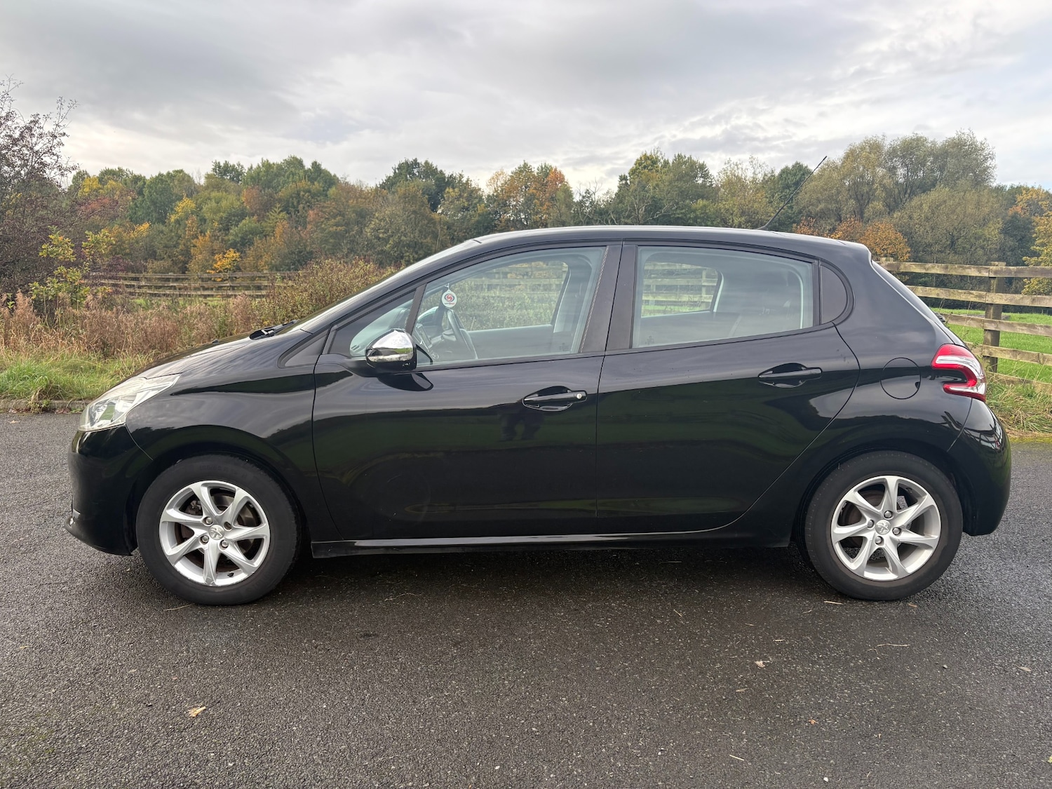 Used Peugeot 208 2014 for sale - 76352293: Photo 7