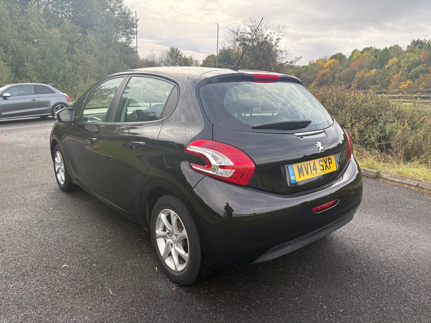 Used Peugeot 208 2014 for sale - 76352293: Photo 8