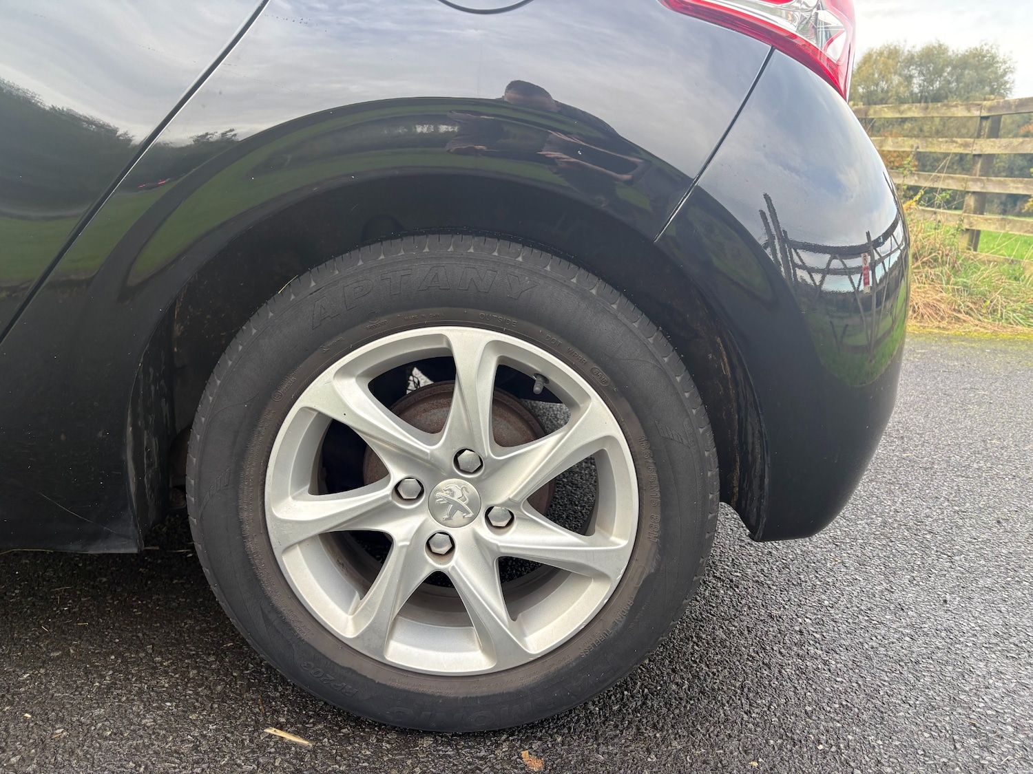 Used Peugeot 208 2014 for sale - 76352293: Photo 9