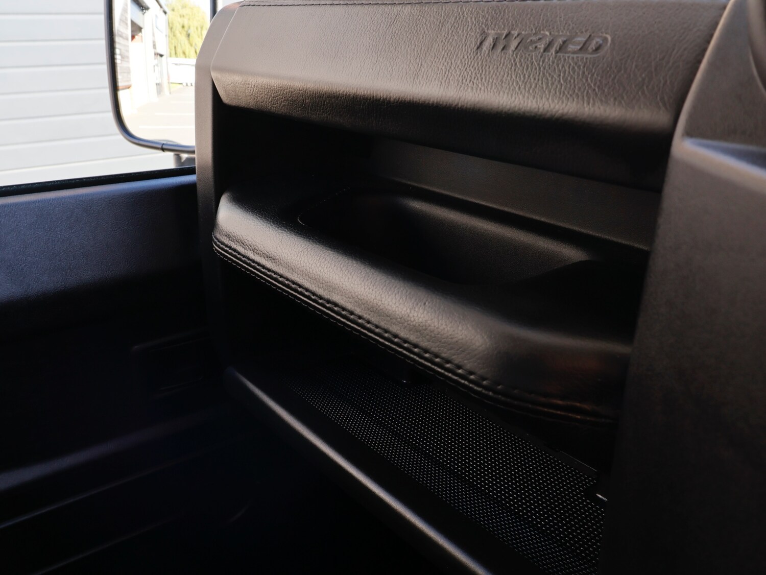 Used Land Rover Defender 2014 for sale - 75904216: Photo 25