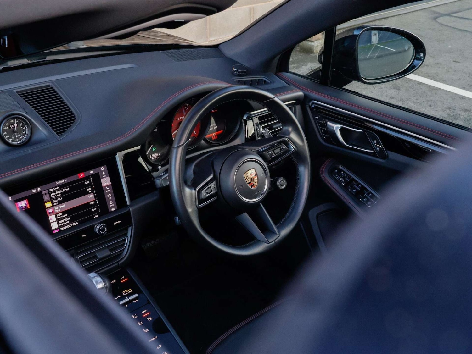 Used Porsche Macan 2023 for sale - 76797237: Photo 25