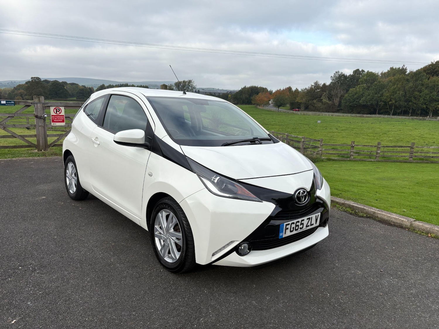 Used Toyota AYGO 2015 for sale - 76976012: Photo 1