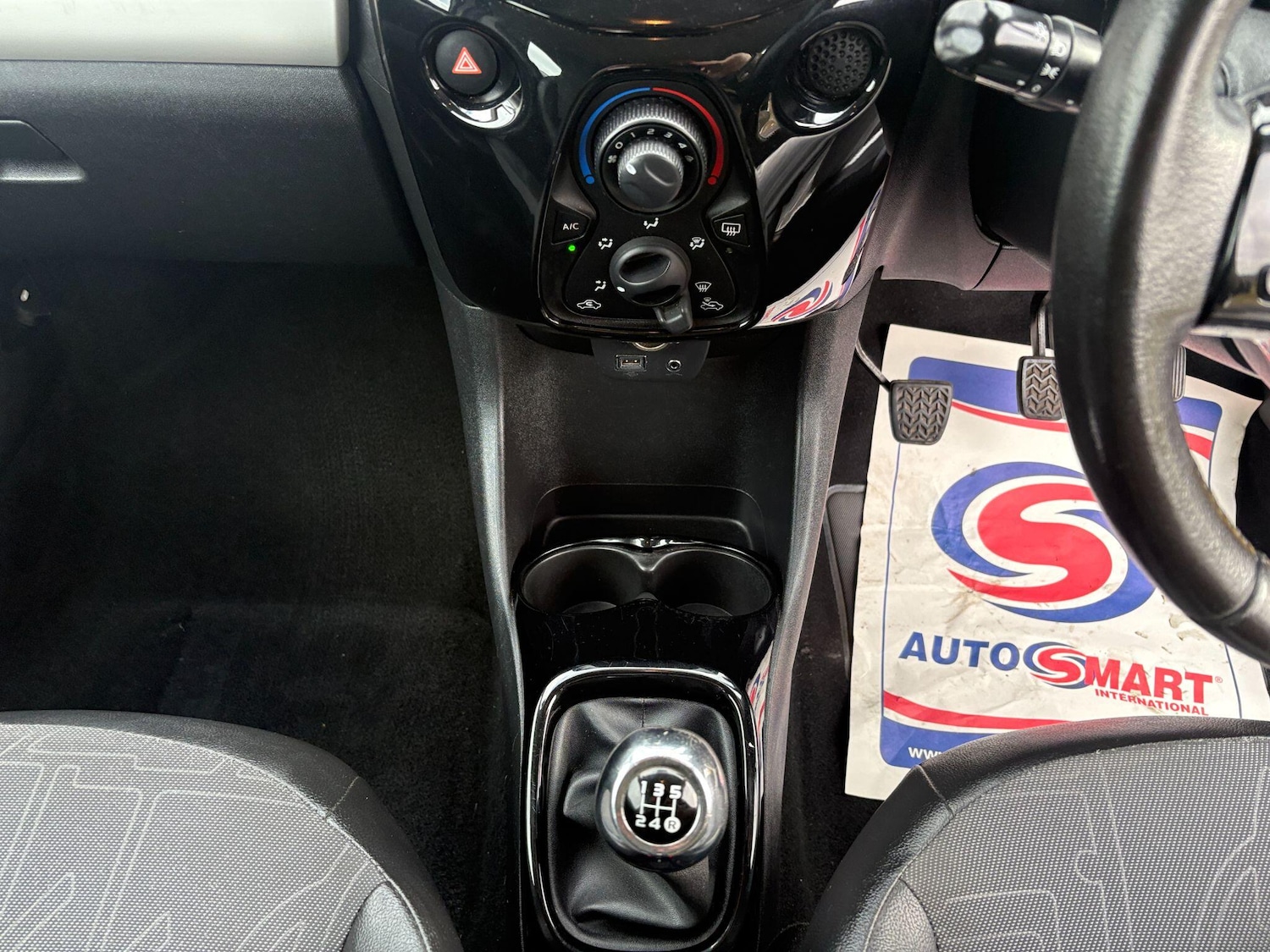 Used Toyota AYGO 2015 for sale - 76976012: Photo 23