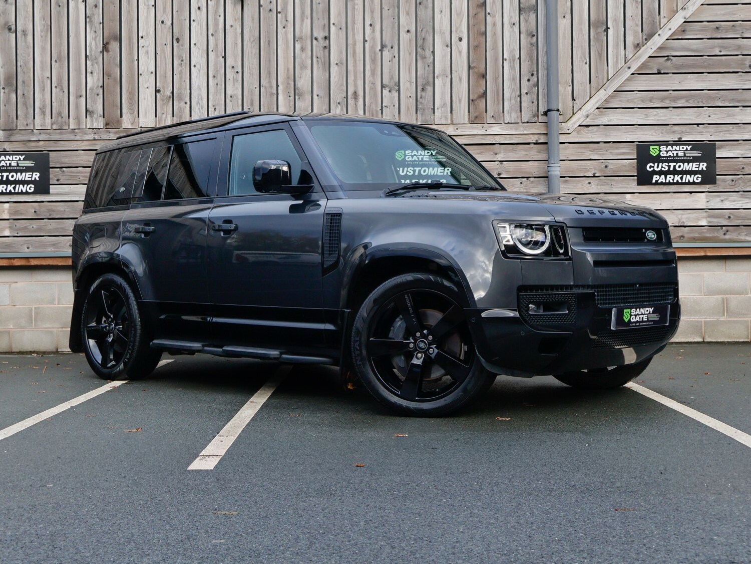 Used Land Rover Defender 2024 for sale - 76625636: Photo 1