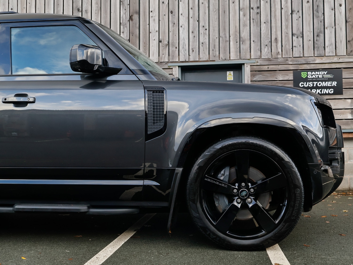 Used Land Rover Defender 2024 for sale - 76625636: Photo 10