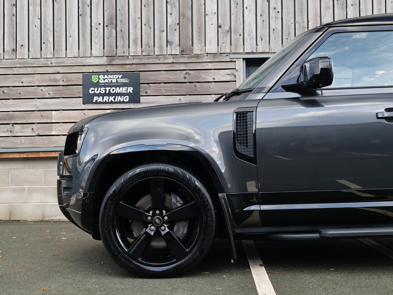 Used Land Rover Defender 2024 for sale - 76625636: Photo 11