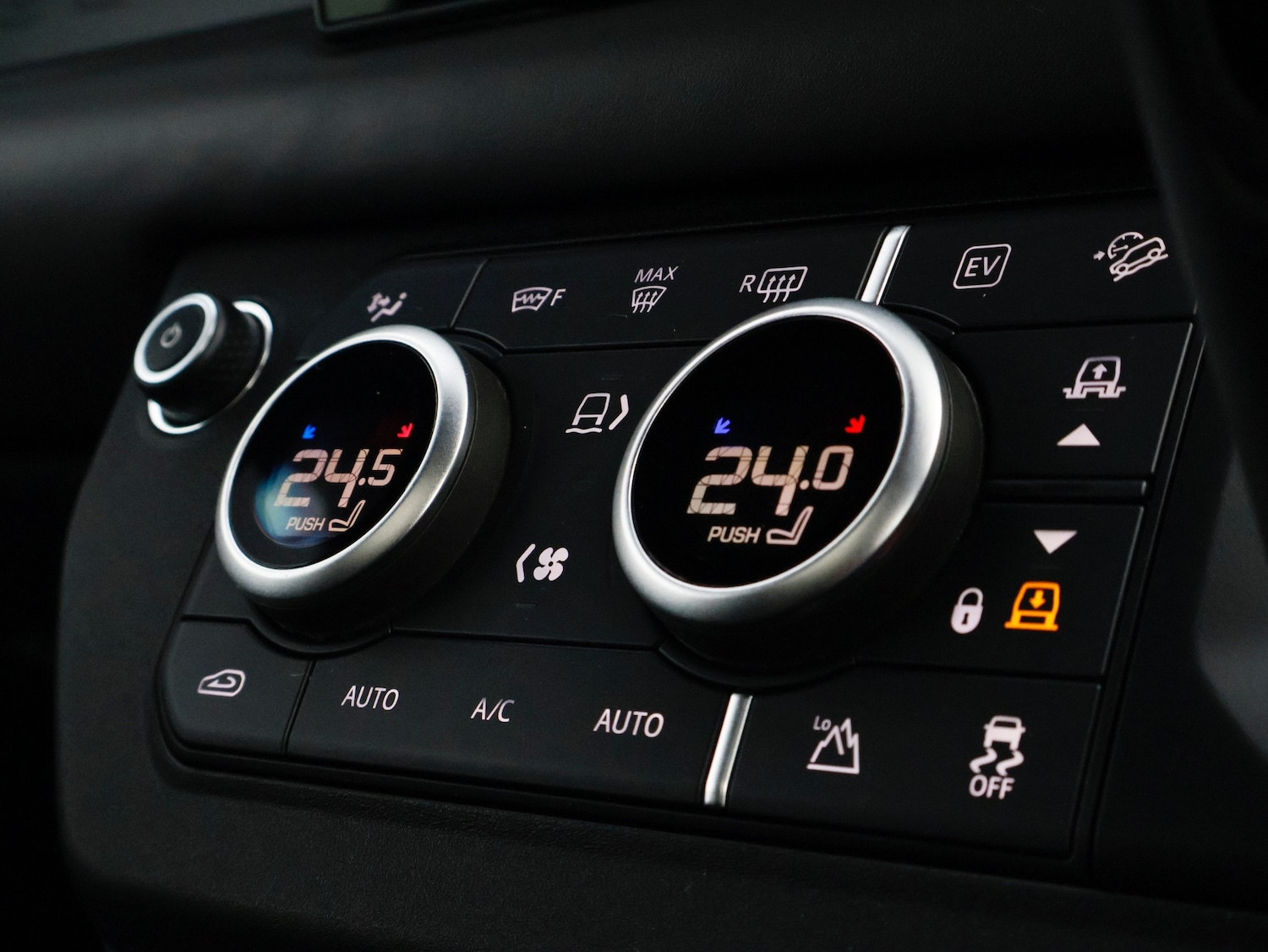 Used Land Rover Defender 2024 for sale - 76625636: Photo 21