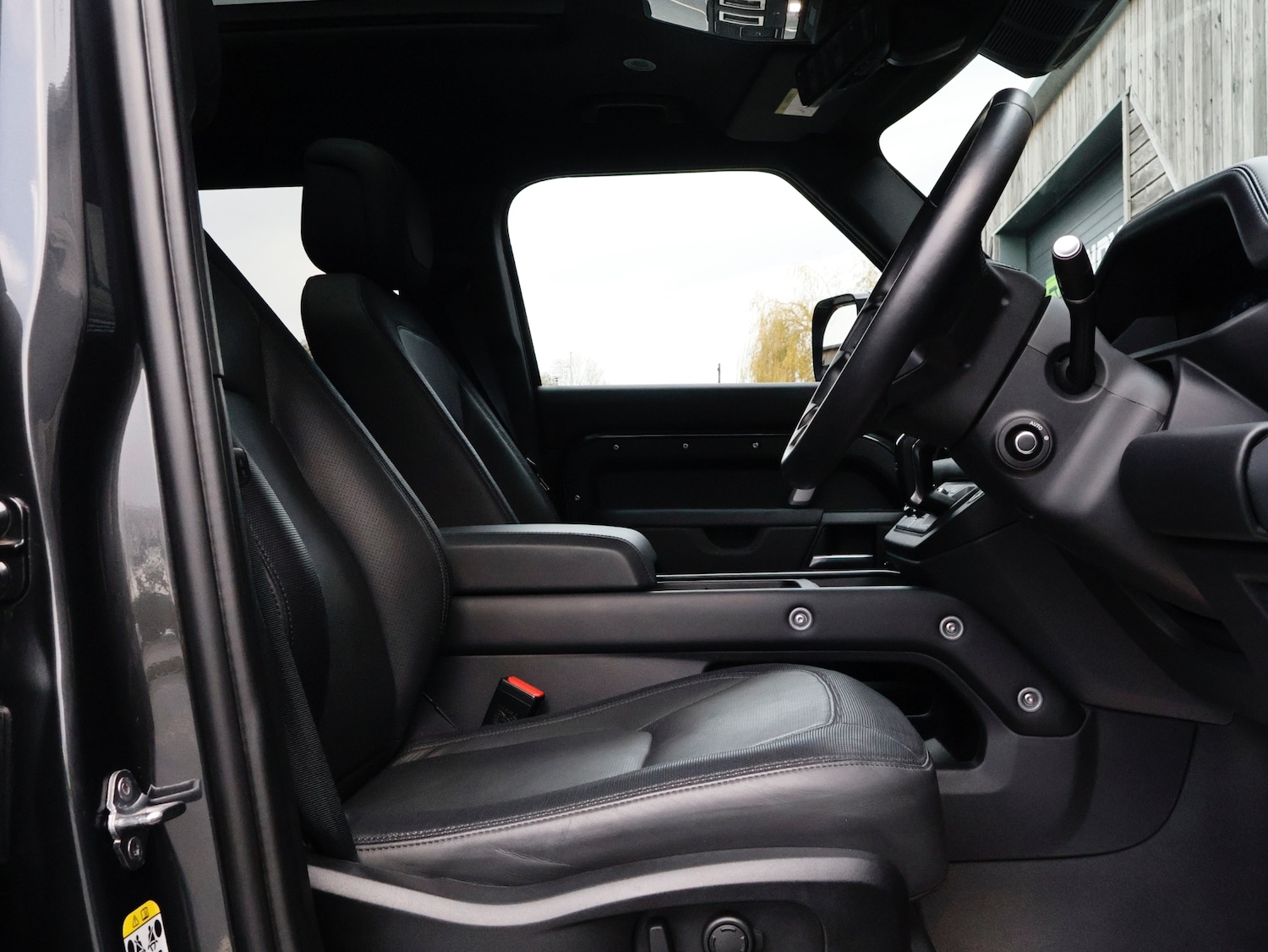 Used Land Rover Defender 2024 for sale - 76625636: Photo 23