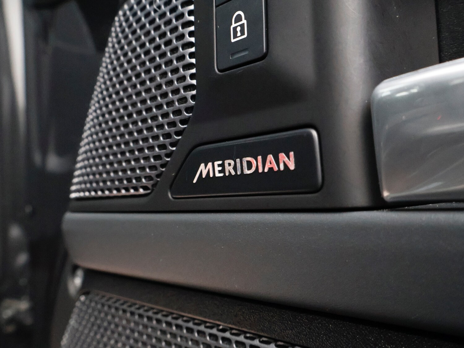 Used Land Rover Defender 2024 for sale - 76625636: Photo 26