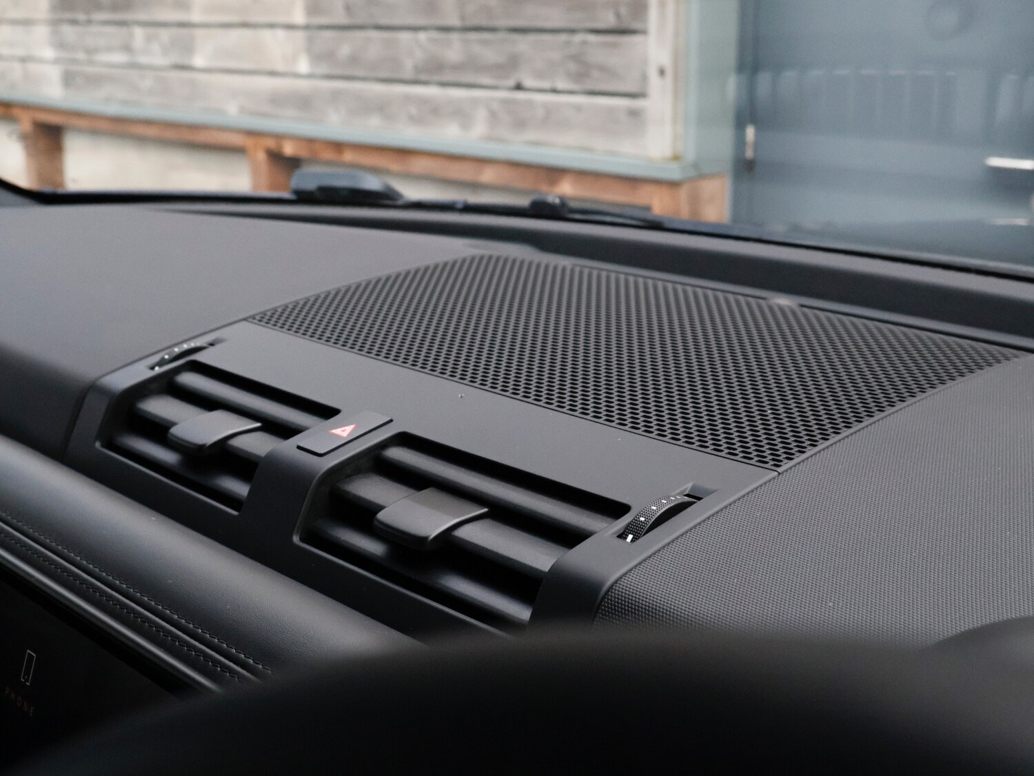 Used Land Rover Defender 2024 for sale - 76625636: Photo 27