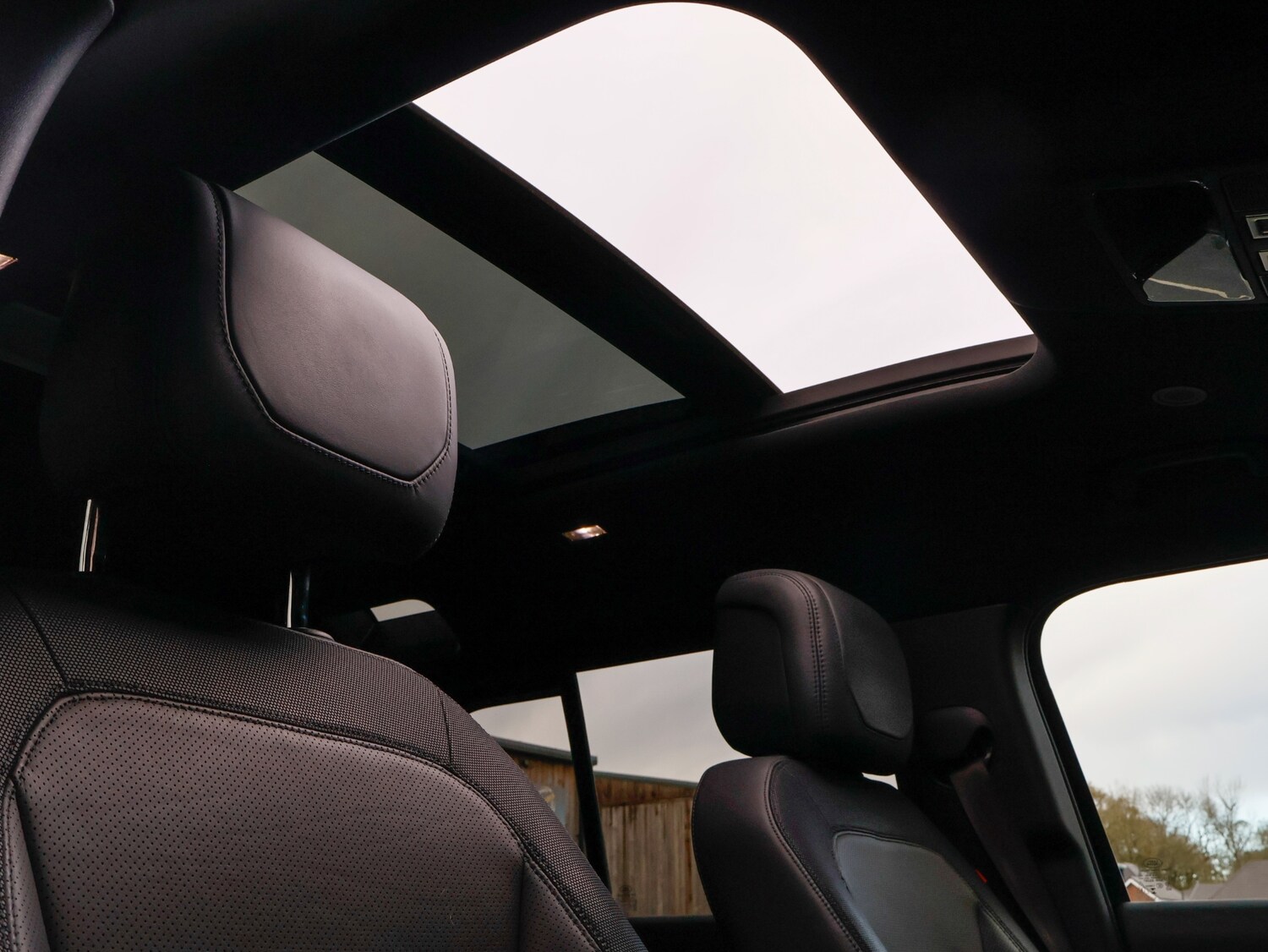 Used Land Rover Defender 2024 for sale - 76625636: Photo 30