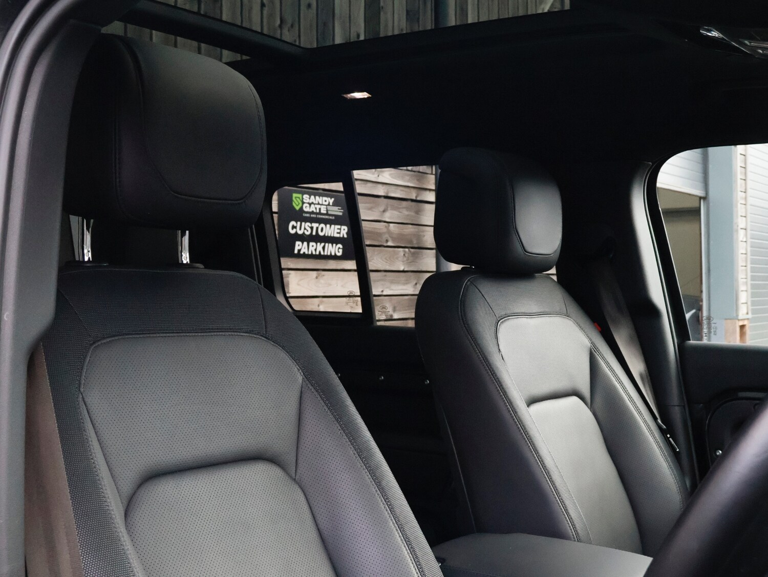 Used Land Rover Defender 2024 for sale - 76625636: Photo 31