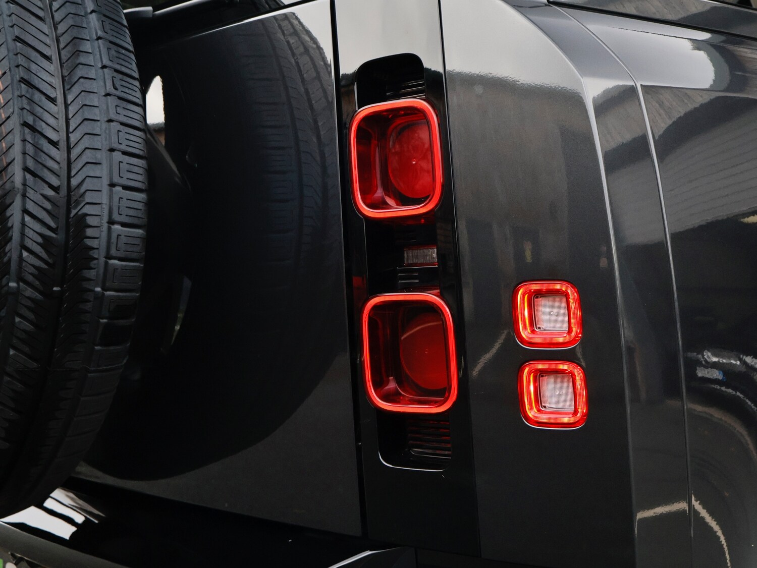 Used Land Rover Defender 2024 for sale - 76625636: Photo 40