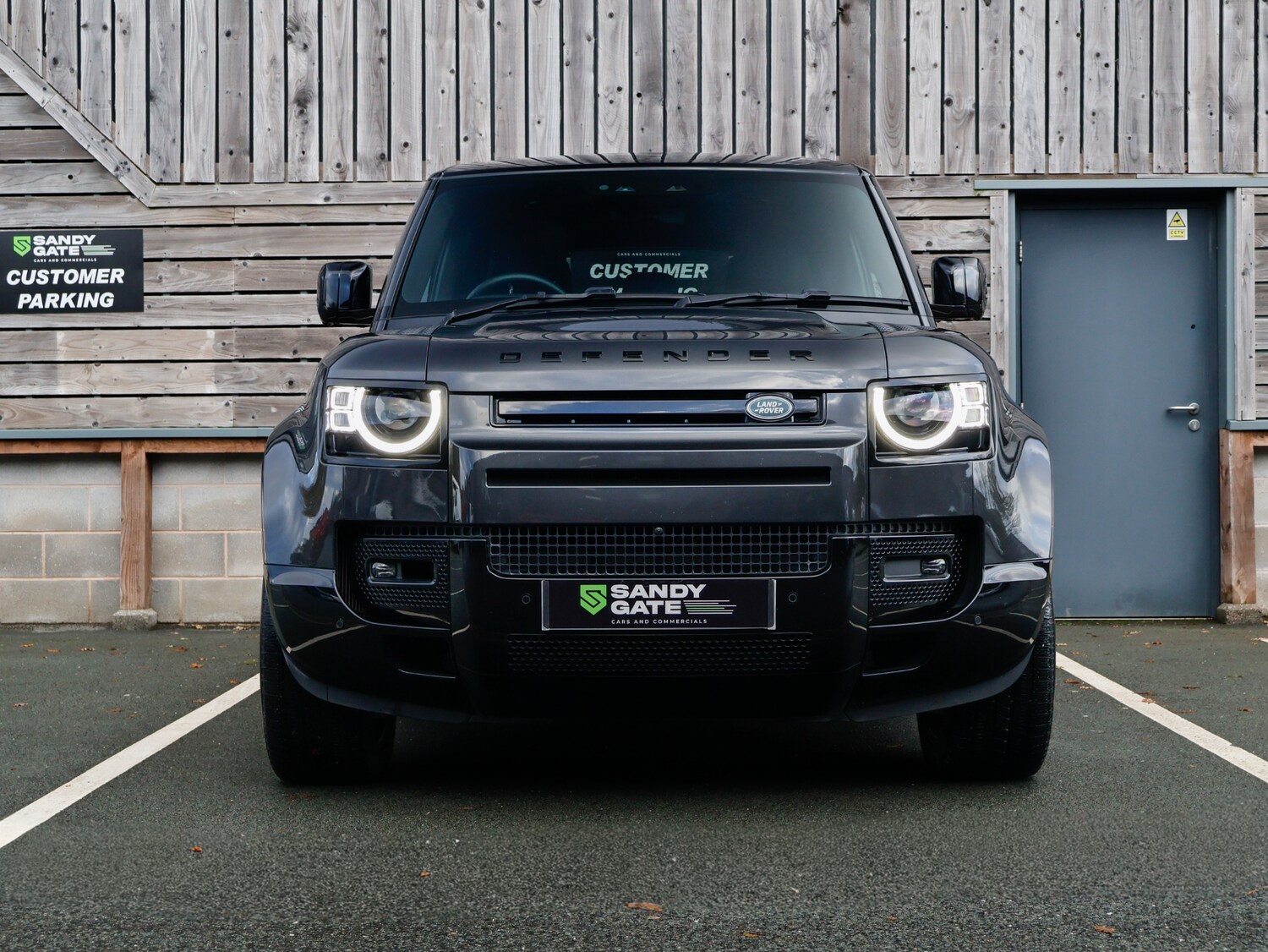 Used Land Rover Defender 2024 for sale - 76625636: Photo 5