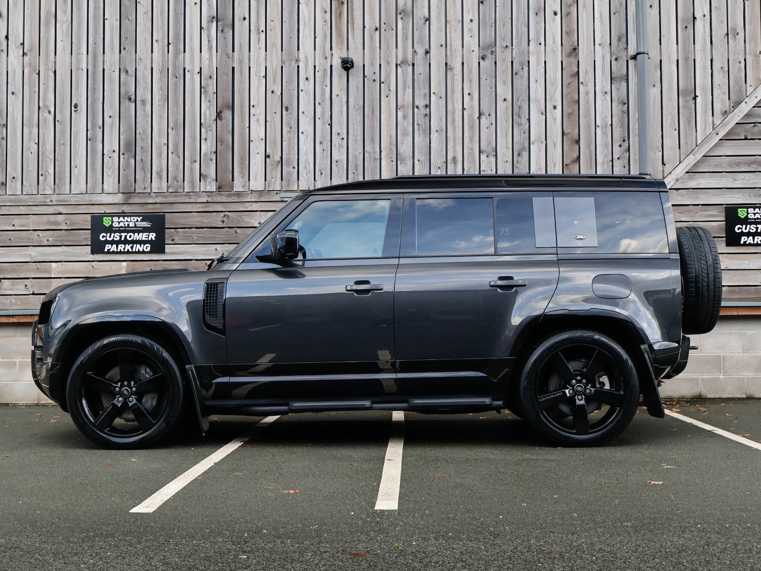 Used Land Rover Defender 2024 for sale - 76625636: Photo 7