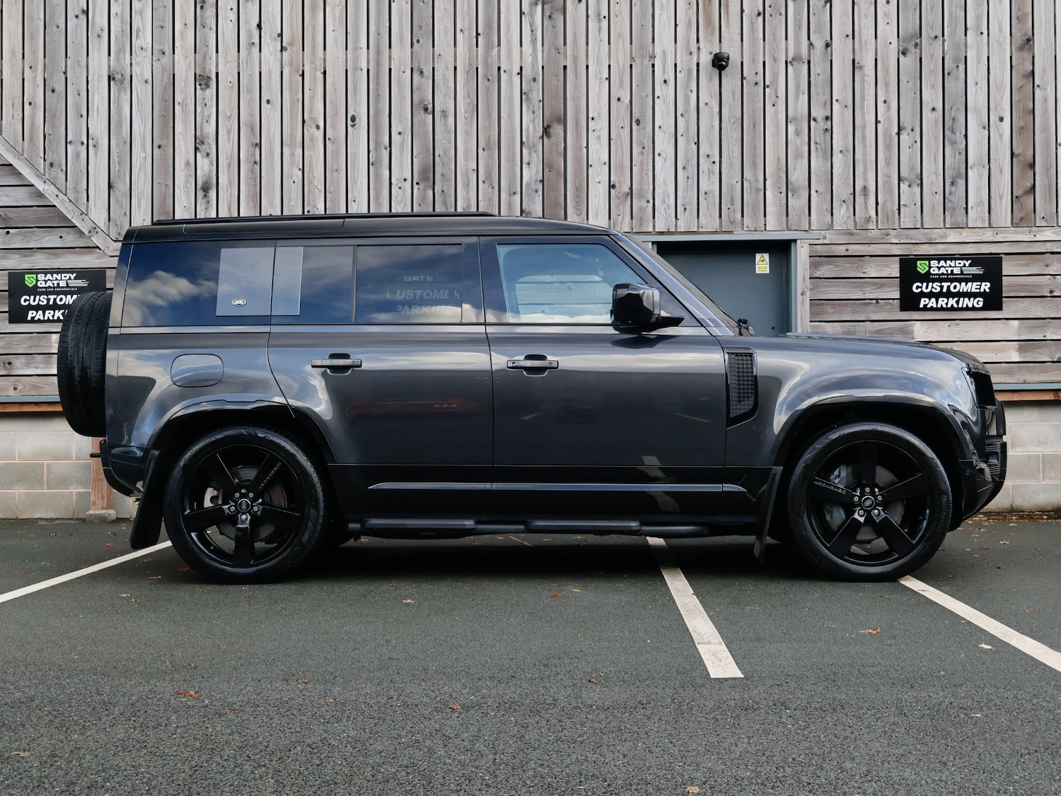 Used Land Rover Defender 2024 for sale - 76625636: Photo 8