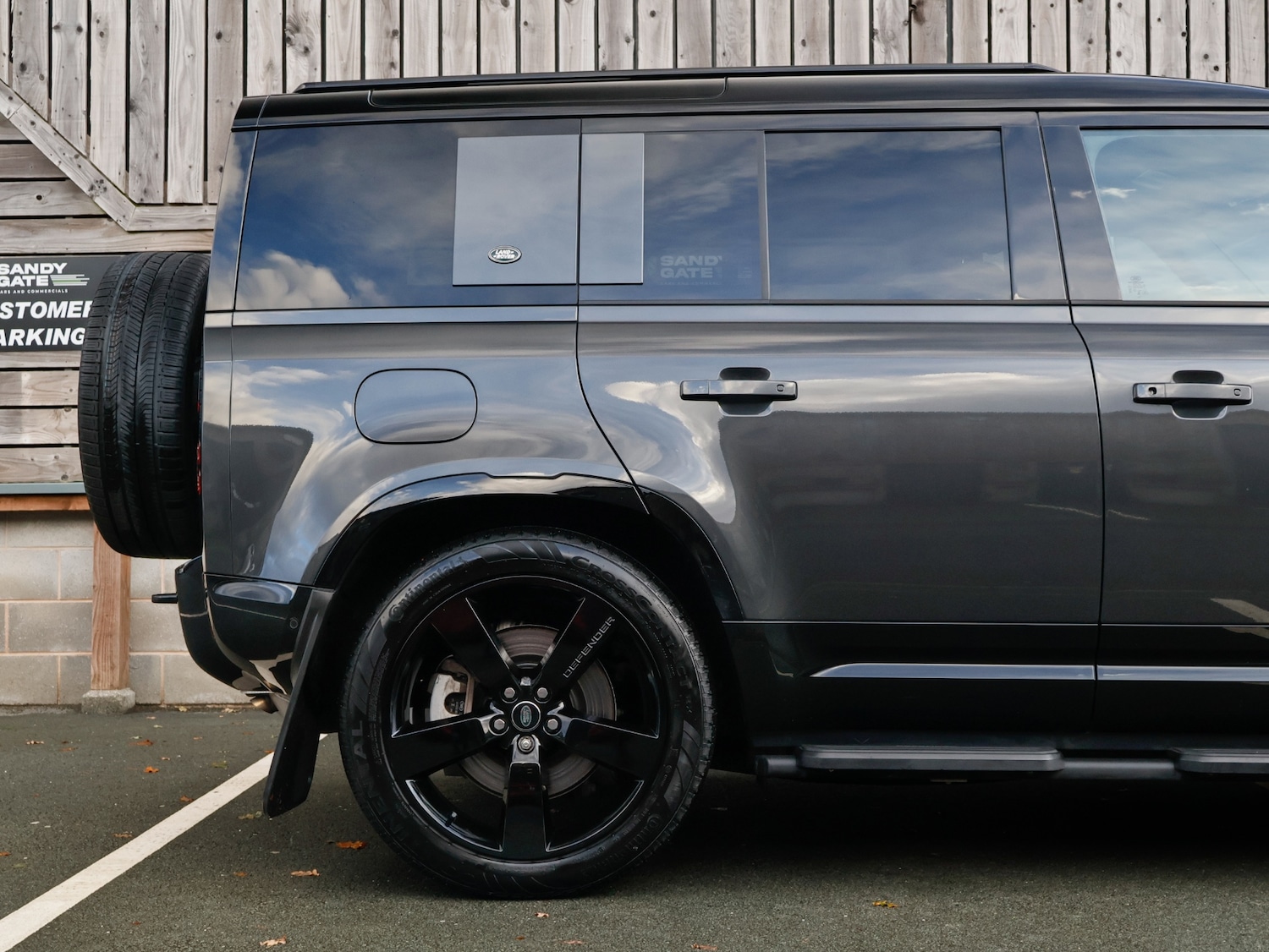 Used Land Rover Defender 2024 for sale - 76625636: Photo 9