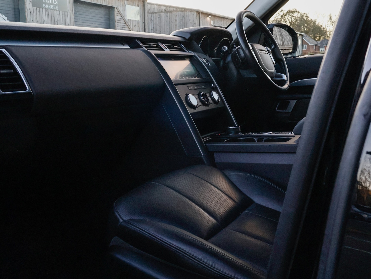 Used Land Rover Discovery 2020 for sale - 76637210: Photo 2