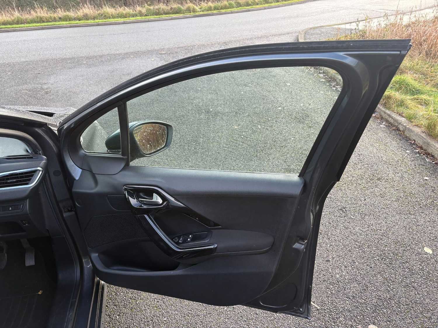 Used Peugeot 208 2014 for sale - 76976282: Photo 14