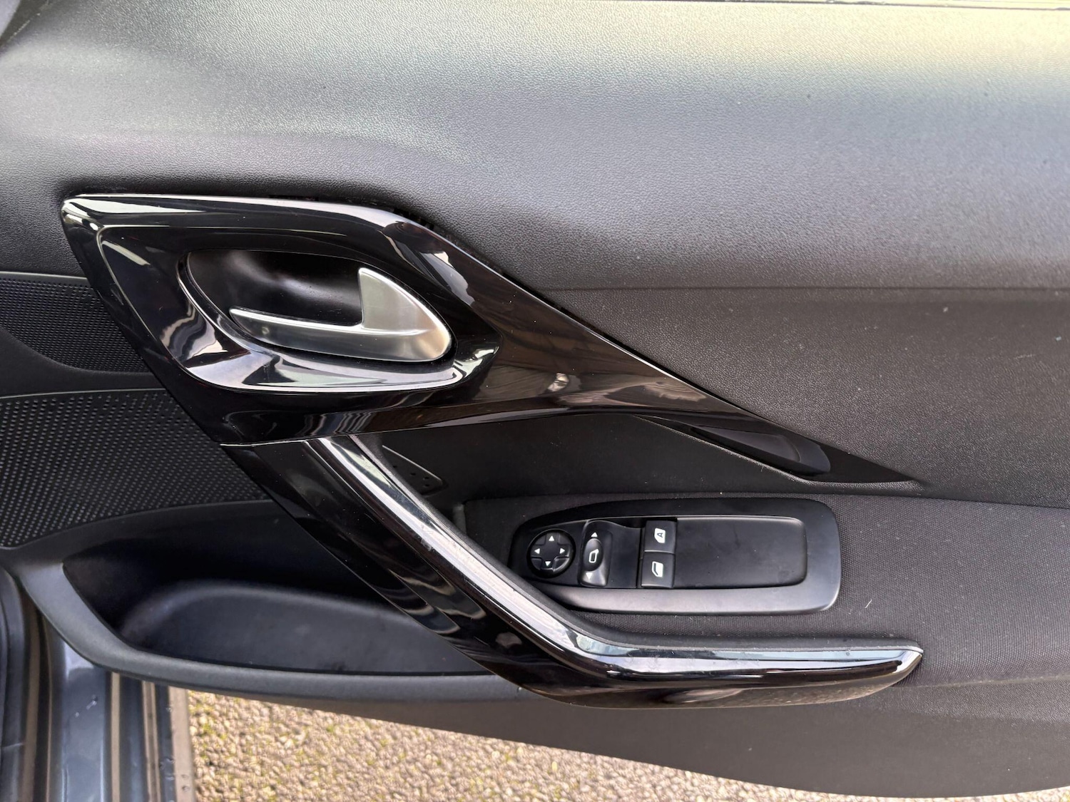 Used Peugeot 208 2014 for sale - 76976282: Photo 15