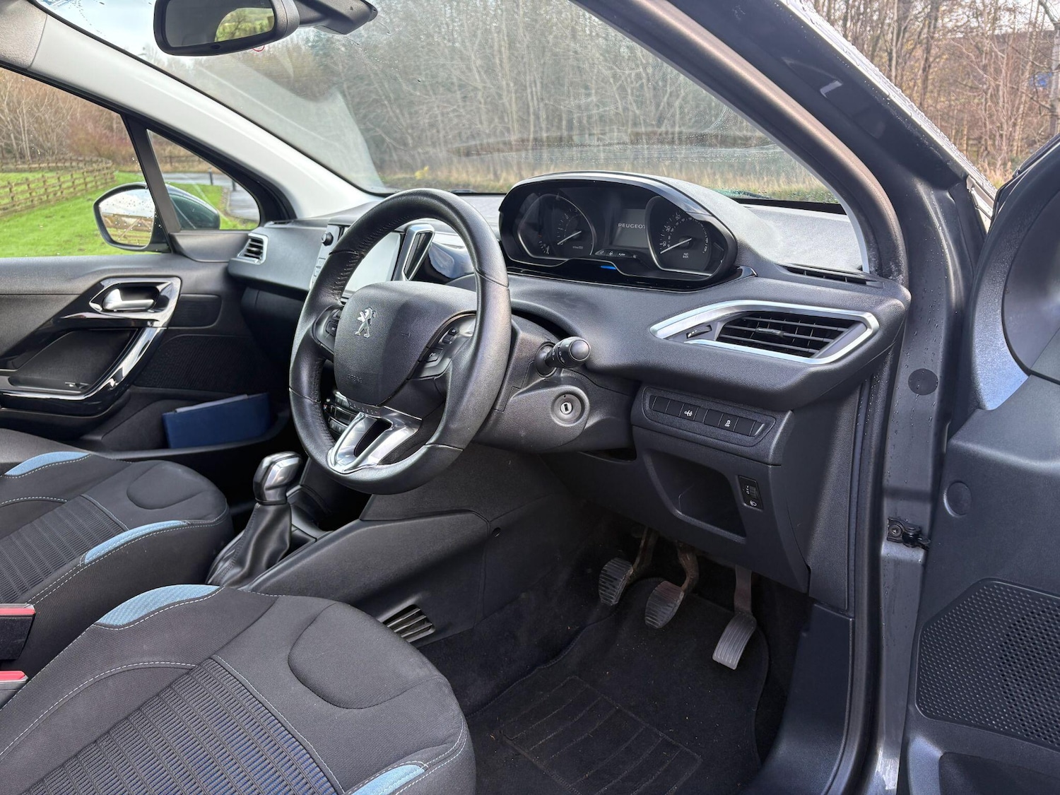 Used Peugeot 208 2014 for sale - 76976282: Photo 16