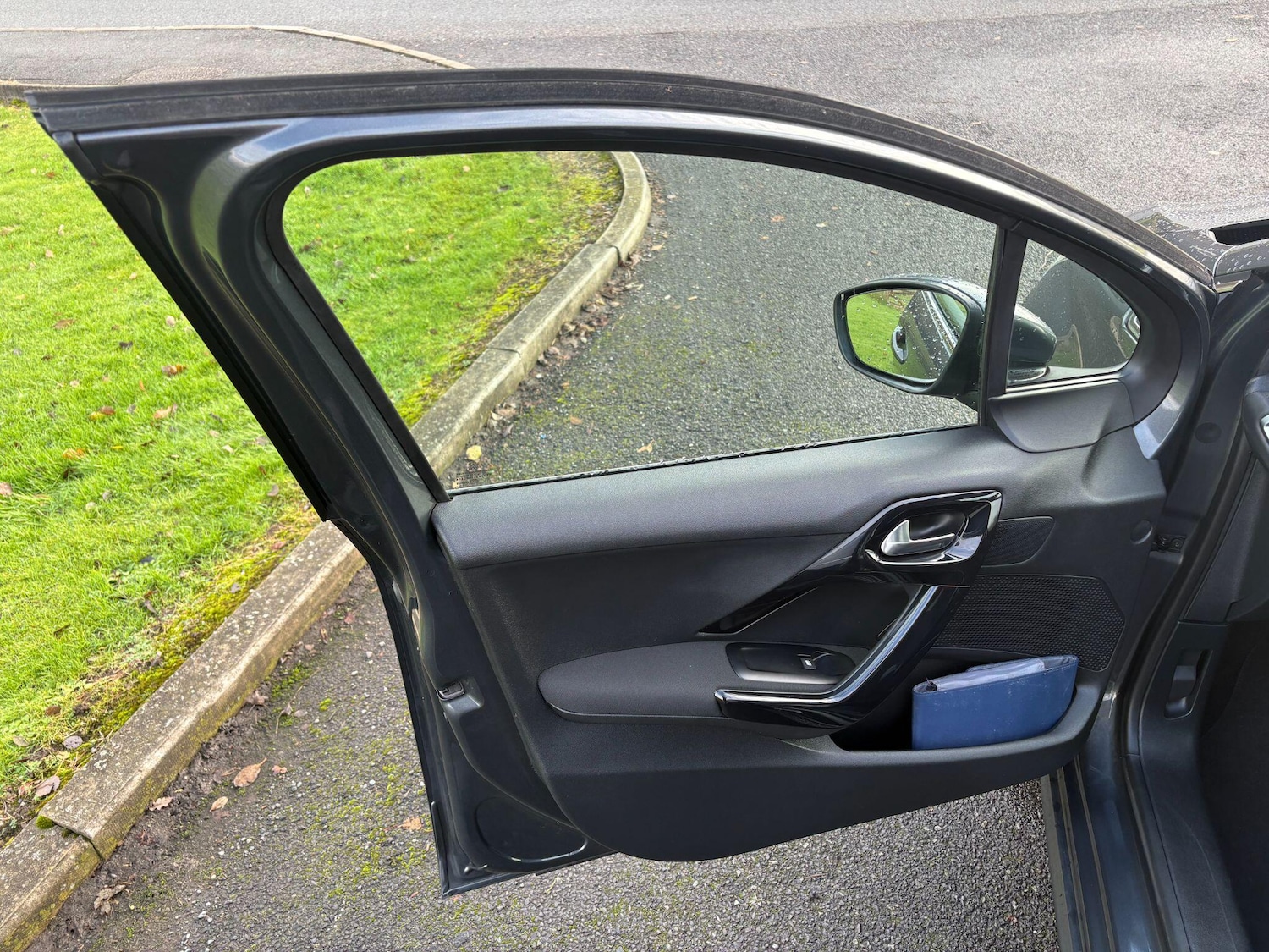 Used Peugeot 208 2014 for sale - 76976282: Photo 24