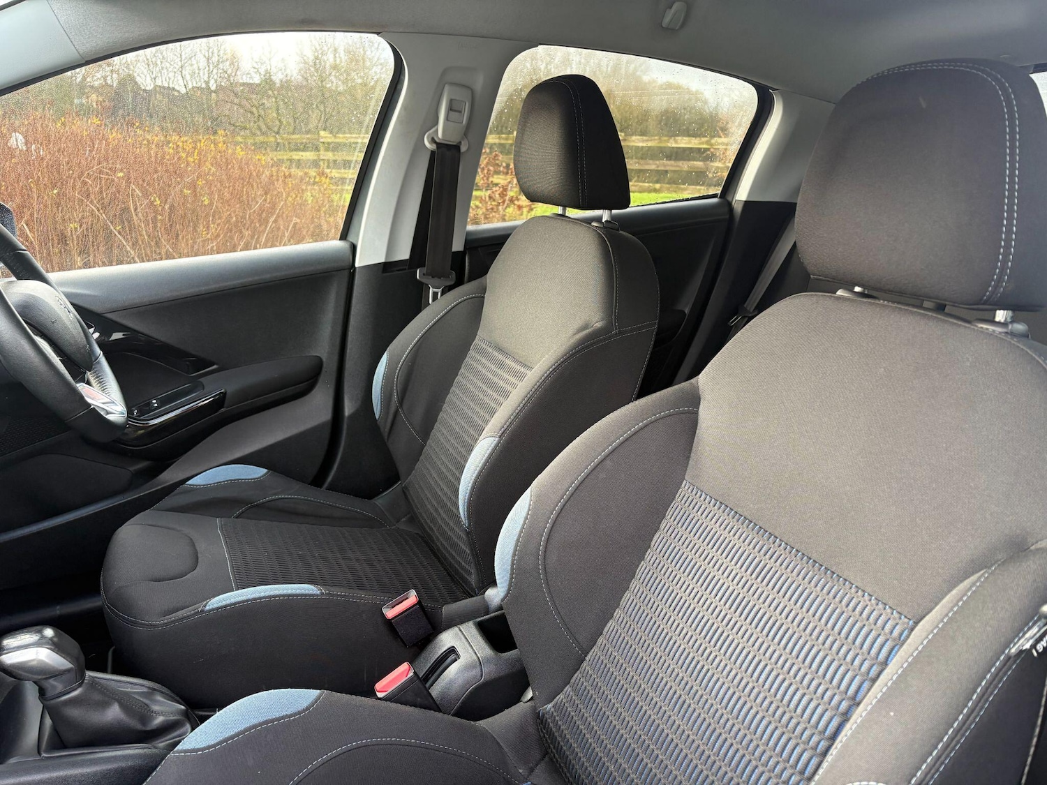 Used Peugeot 208 2014 for sale - 76976282: Photo 27