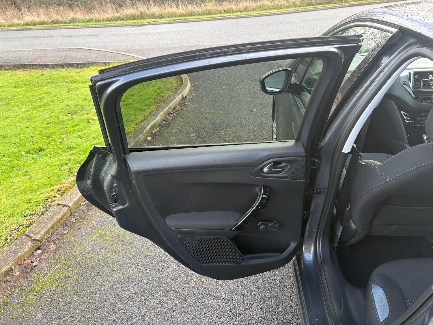 Used Peugeot 208 2014 for sale - 76976282: Photo 28