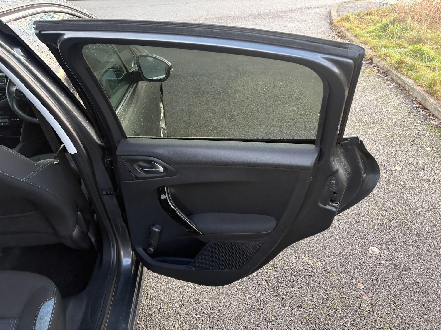 Used Peugeot 208 2014 for sale - 76976282: Photo 32