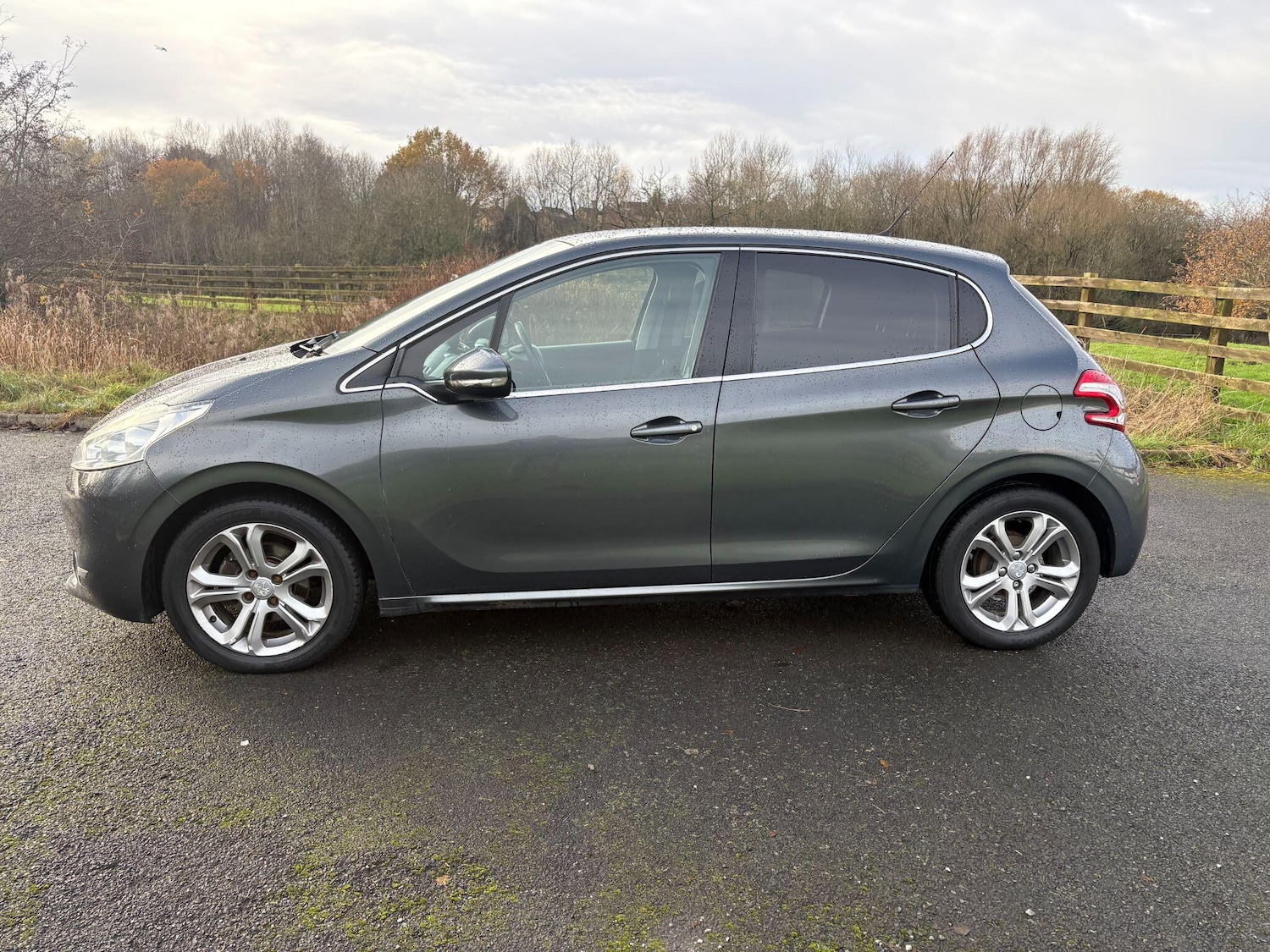 Used Peugeot 208 2014 for sale - 76976282: Photo 4