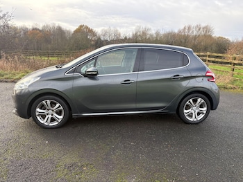 Used Peugeot 208 2014 for sale - 76976282: Photo