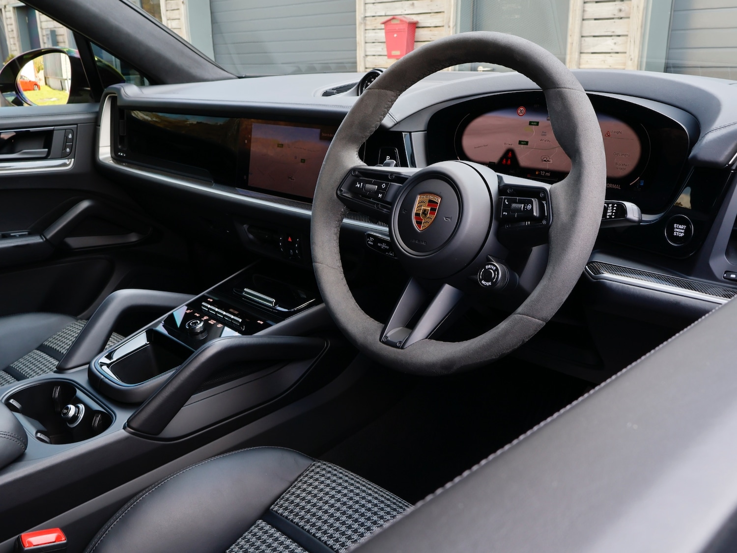Used Porsche Cayenne 2023 for sale - 75791715: Photo 2