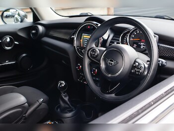 Used MINI Hatch 2019 for sale - 75872382: Photo