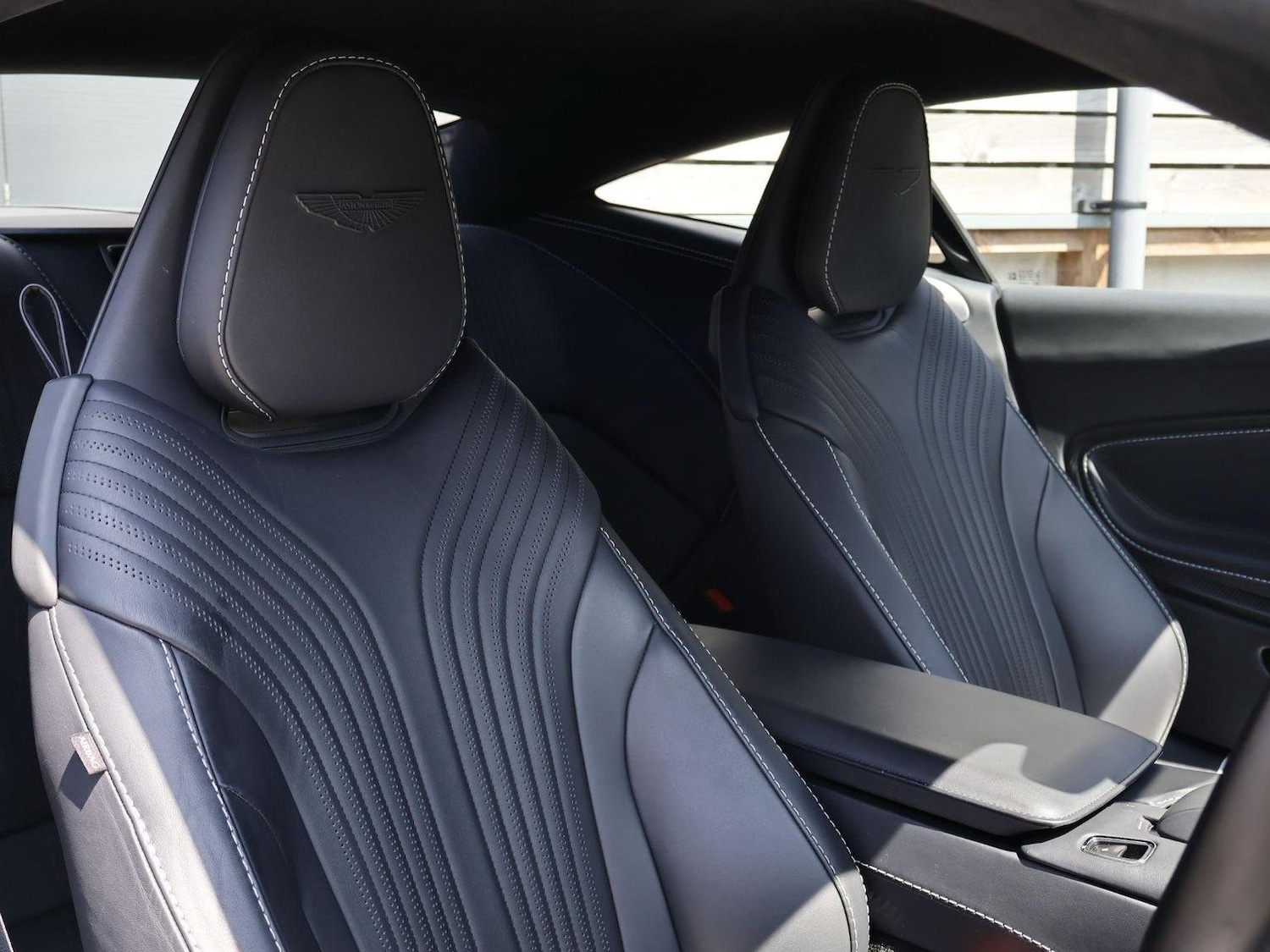 Used Aston Martin DB11 2022 for sale - 75026339: Photo 42