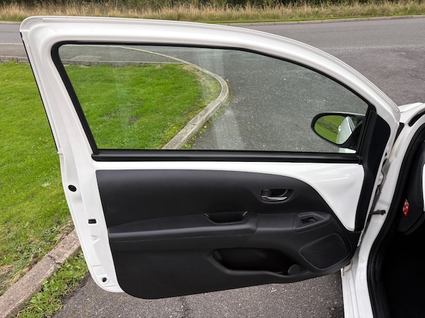 Used Toyota AYGO 2015 for sale - 76273182: Photo 25