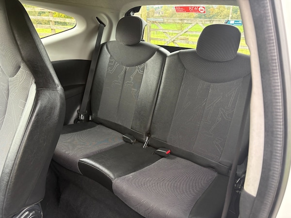 Used Toyota AYGO 2015 for sale - 76273182: Photo 27