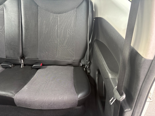 Used Toyota AYGO 2015 for sale - 76273182: Photo 28