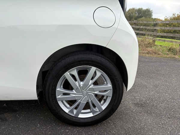 Used Toyota AYGO 2015 for sale - 76273182: Photo 8