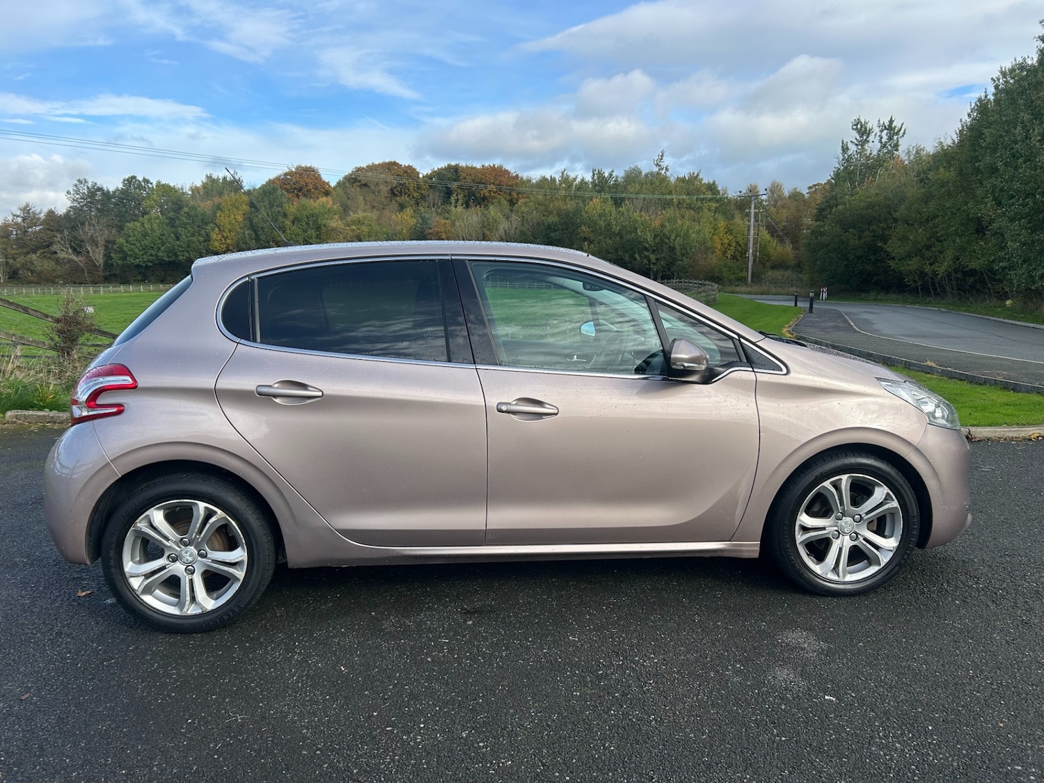Used Peugeot 208 2013 for sale - 74491939: Photo 12