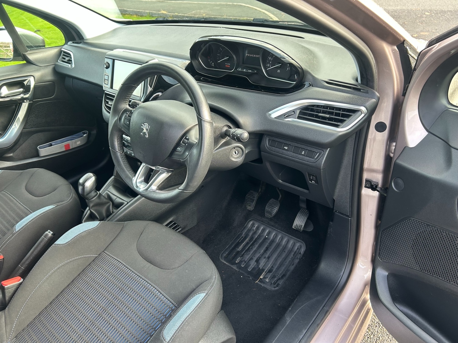 Used Peugeot 208 2013 for sale - 74491939: Photo 15